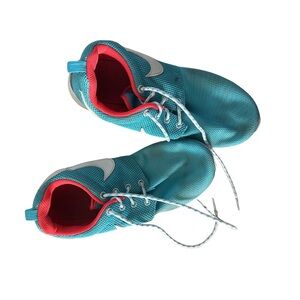 Nike Roshe One Women’s Sneakers